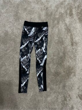 Forever 21 Black & Gray Abstract Pattern Leggings